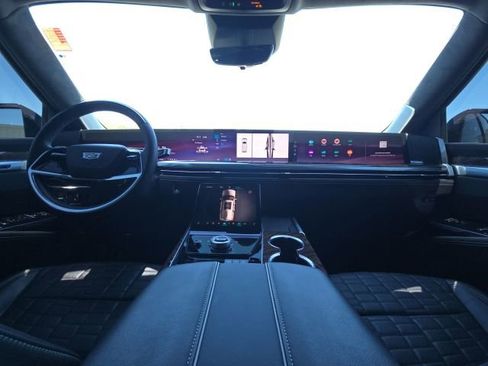 Used 2025 Cadillac Escalade Sport Platinum w/ LPO, Floor Liner Package AWD/4WD image 38
