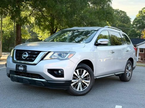 Used 2019 Nissan Pathfinder SV AWD/4WD image 2
