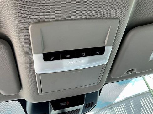 Used 2024 Nissan Rogue S image 17