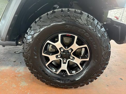 Used 2021 Jeep Wrangler Unlimited Rubicon AWD/4WD image 10
