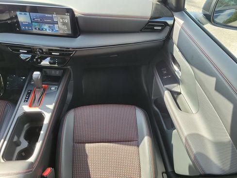 Certified 2025 Nissan Kicks SR FWD image 19