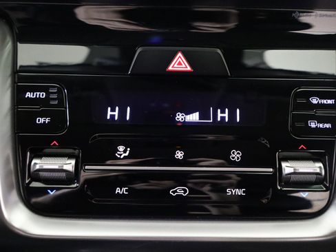 Used 2023 Kia Sorento EX image 28