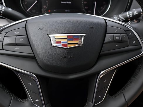 New 2026 Cadillac XT5 Luxury w/ LPO, ONYX Package image 19