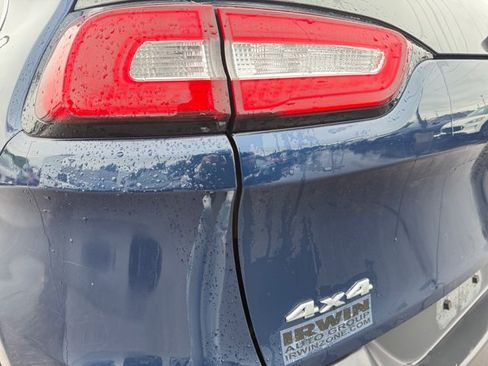 Used 2018 Jeep Cherokee Latitude Plus w/ Cold Weather Group AWD/4WD image 33