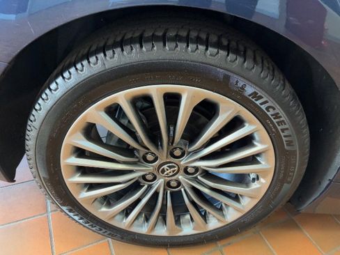 Used 2019 Toyota Avalon Limited image 26