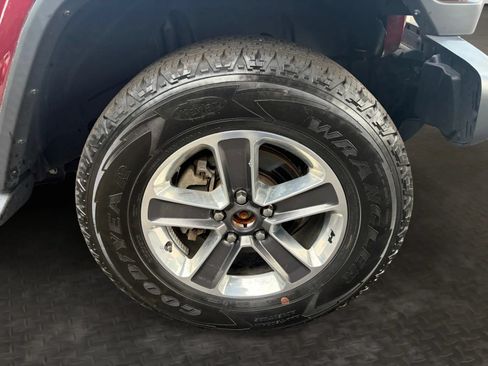 Used 2021 Jeep Wrangler Unlimited Sahara AWD/4WD image 37