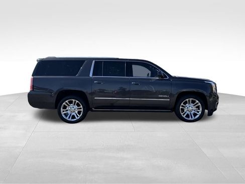 Used 2017 GMC Yukon XL Denali image 5