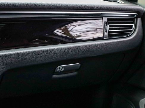 Used 2021 Porsche Macan image 15