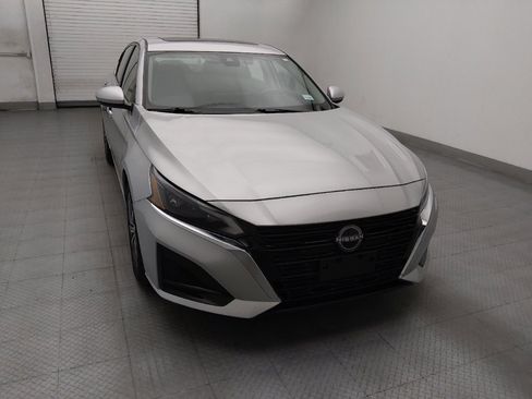 Used 2023 Nissan Altima 2.5 SV w/ SV Premium Package FWD image 14