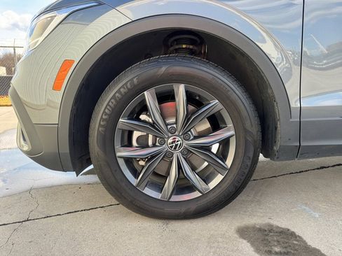 Used 2022 Volkswagen Tiguan SE w/ Panoramic Sunroof Package image 31