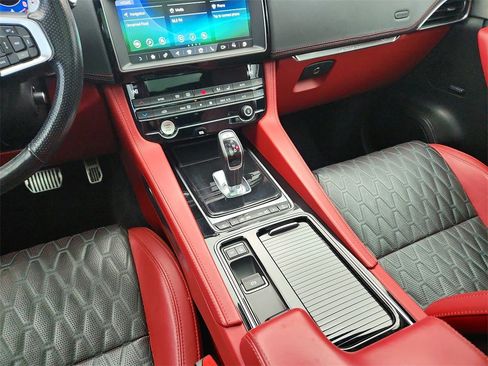 Used 2020 Jaguar F-PACE SVR image 16
