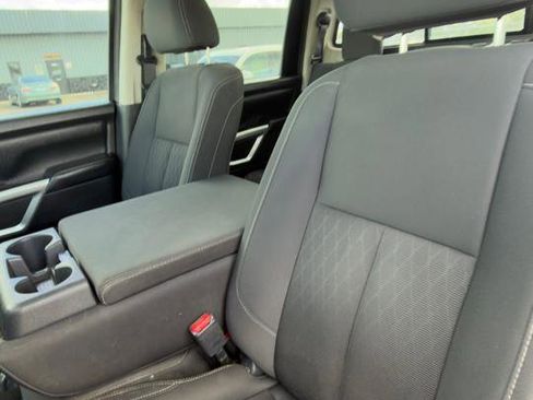 Used 2018 Nissan Titan SV AWD/4WD image 17