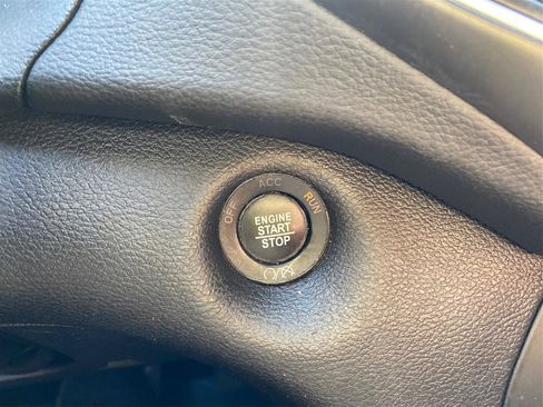 Used 2019 Jeep Cherokee Latitude Plus w/ Comfort/Convenience Group image 38