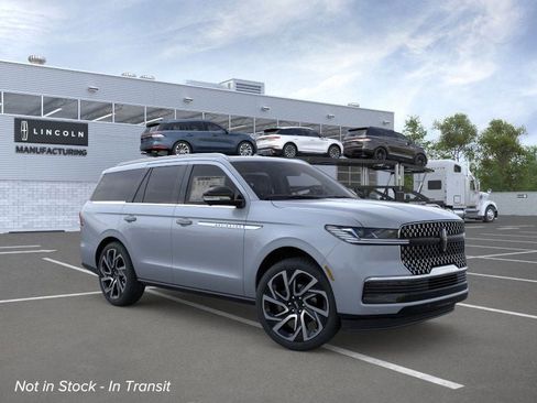 New 2026 Lincoln Navigator Reserve image 7