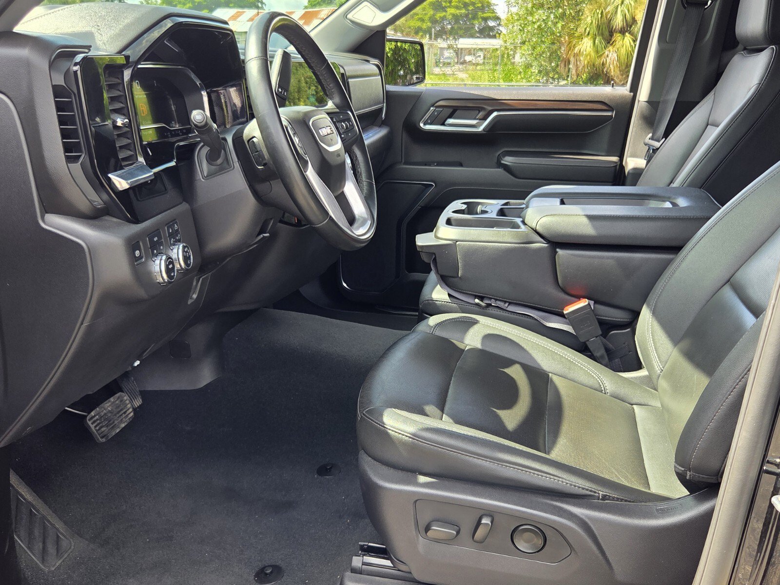 Used 2024 GMC Sierra 1500 SLT AWD/4WD image 9
