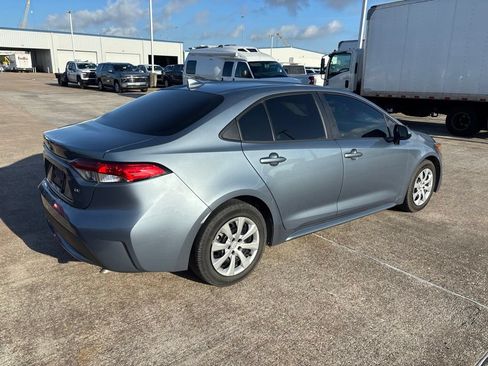 Used 2020 Toyota Corolla LE FWD image 5