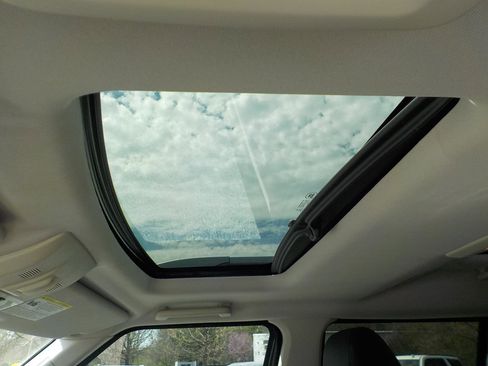 Used 2016 Land Rover LR4 HSE Silver Edition image 19