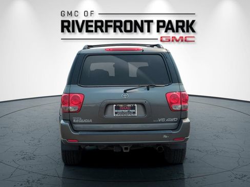Used 2005 Toyota Sequoia SR5 AWD/4WD image 4