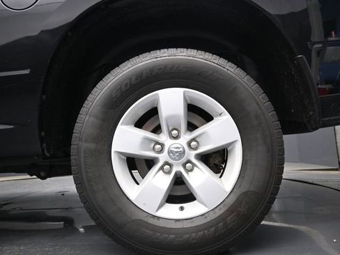 Used 2020 RAM 1500 Classic SLT RWD image 27