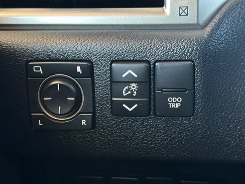 Used 2021 Lexus GX 460 Premium w/ Premium Package AWD/4WD image 32