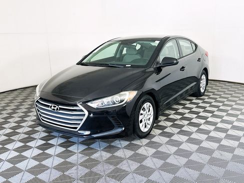 Used 2018 Hyundai Elantra SE w/ SE Connectivity Package 04 FWD image 7