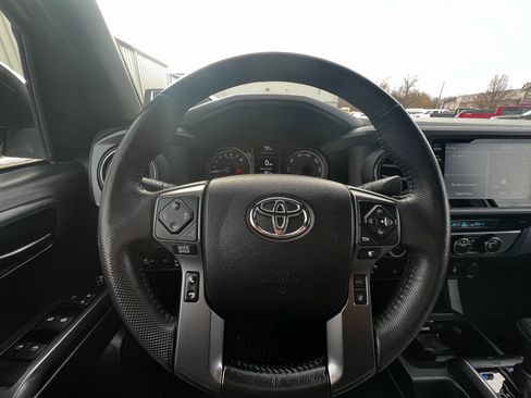 Used 2022 Toyota Tacoma TRD Sport image 13