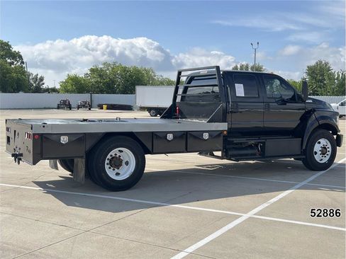 Used 2022 Ford F750 2WD Crew Cab Super Duty image 2