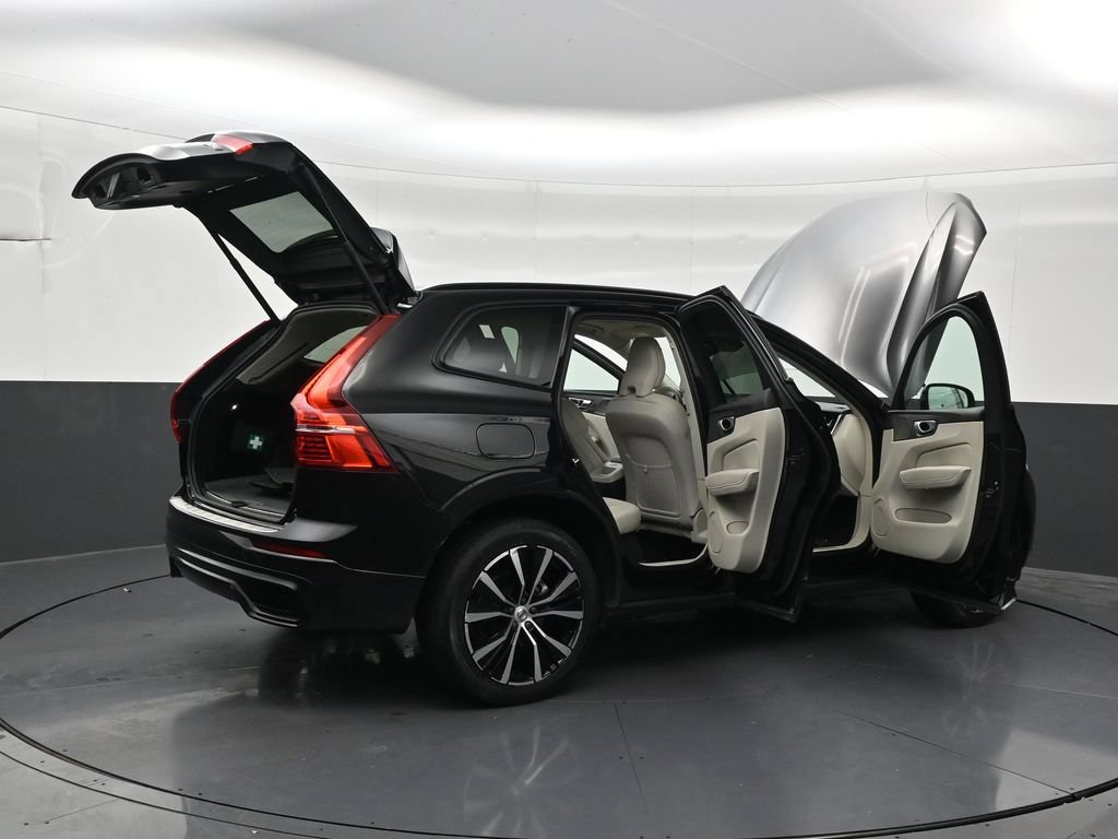 Certified 2024 Volvo XC60 B5 Plus w/ Protection Package Premier AWD/4WD image 33