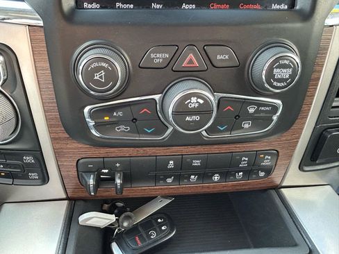 Used 2018 RAM 1500 Laramie w/ Convenience Group AWD/4WD image 27