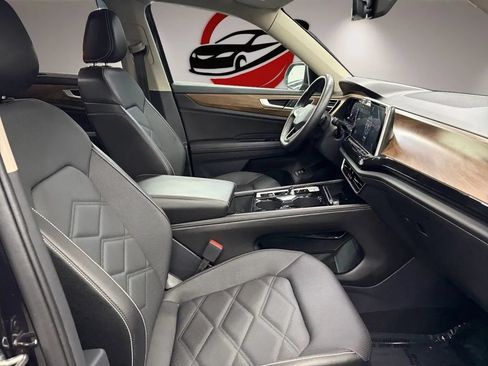 Used 2025 Volkswagen Atlas SE AWD/4WD image 15