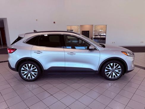 Used 2020 Ford Escape Titanium w/ Titanium Premium Package 2.0 image 17