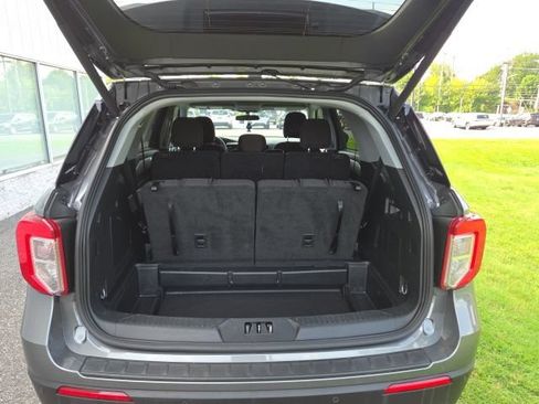 Used 2024 Ford Explorer XLT AWD/4WD image 9