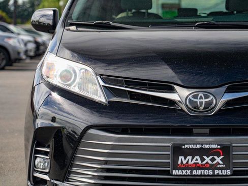 Used 2020 Toyota Sienna XLE image 5