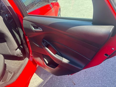 Used 2016 Ford Focus SE w/ SE Sport Package FWD image 16