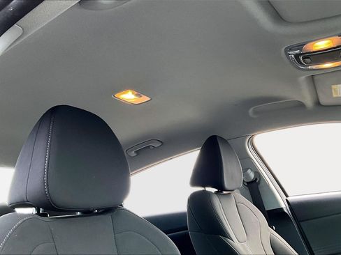 Used 2022 Hyundai Elantra SEL w/ Winter Weather Package image 24