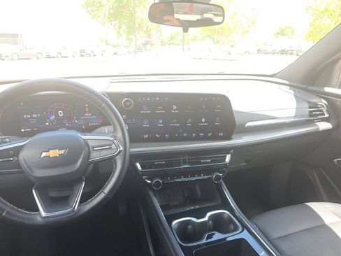 Used 2025 Chevrolet Traverse LT FWD image 18