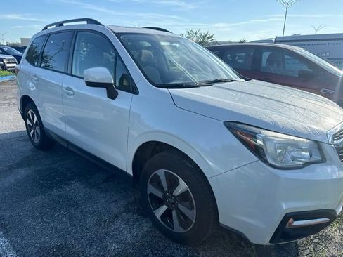 Used 2017 Subaru Forester 2.5i Premium w/ All-Weather Package AWD/4WD image 8