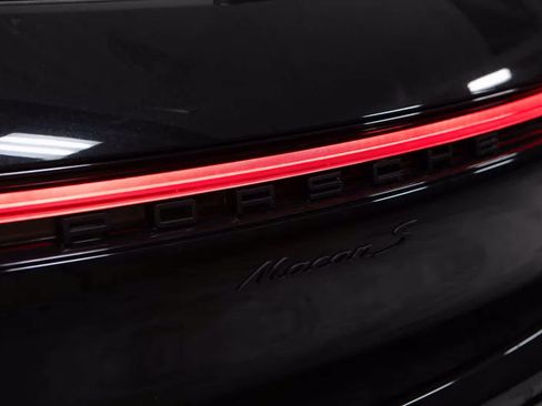 Certified 2026 Porsche Macan S AWD/4WD image 19