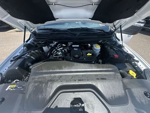 Used 2025 RAM 2500 Limited AWD/4WD image 32