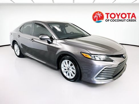 Used 2022 Toyota Camry LE FWD image 1