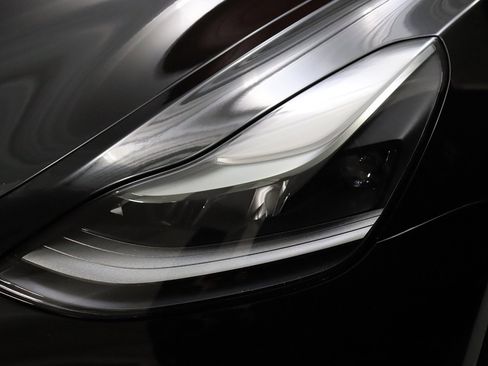 Used 2023 Tesla Model 3 Standard Range image 4