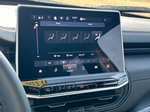 New 2026 Jeep Compass Latitude image 29