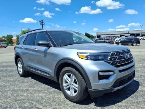 Used 2024 Ford Explorer XLT w/ Equipment Group 202A AWD/4WD image 3