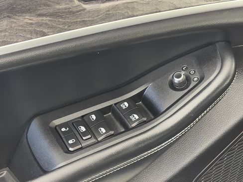 Used 2023 Jeep Grand Cherokee L Limited image 24