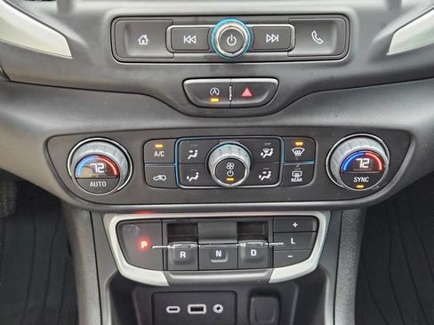 Used 2023 GMC Terrain SLE w/ Driver Convenience Package FWD image 11