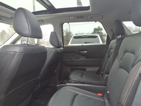Used 2023 Nissan Pathfinder SL w/ SL Premium Package image 18