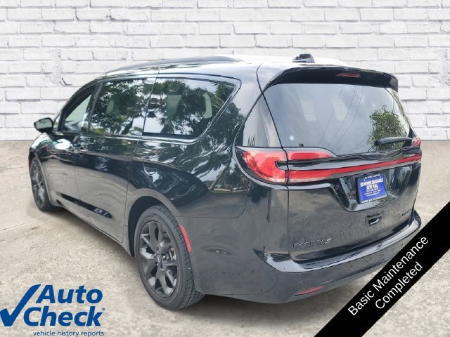 Used 2026 Chrysler Pacifica Limited w/ S Appearance Package FWD image 2
