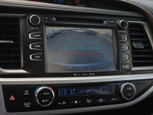 Used 2018 Toyota Highlander XLE image 5