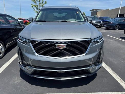 Used 2023 Cadillac XT6 Premium Luxury w/ Technology Package AWD/4WD image 2