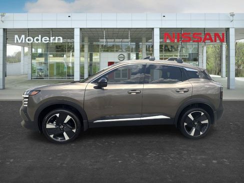 Certified 2026 Nissan Kicks SR FWD image 2